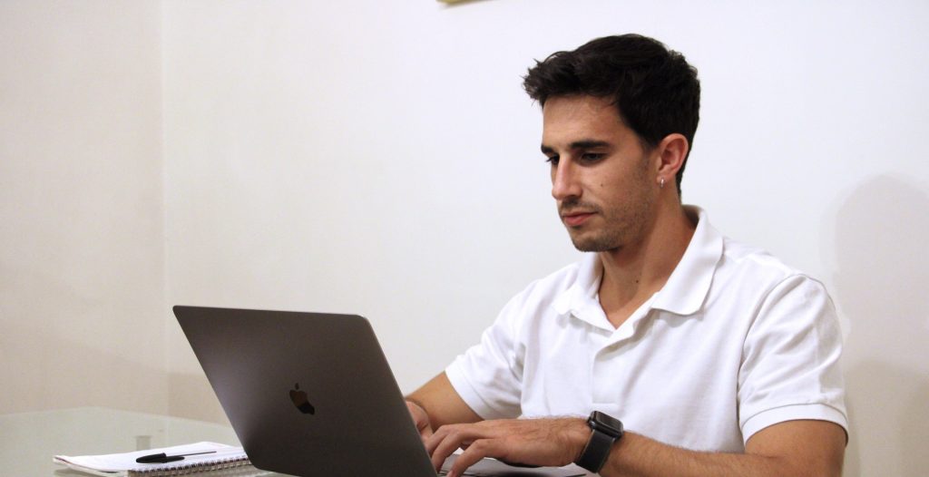 Cristian Chamizo trabajando